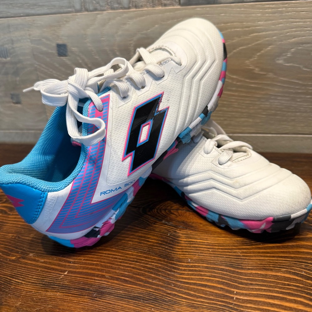 Lotto Roma 500 Youth 1.5 Turf Cleats White Blue Pink Camo Sole LOTTO24YTF-WHT